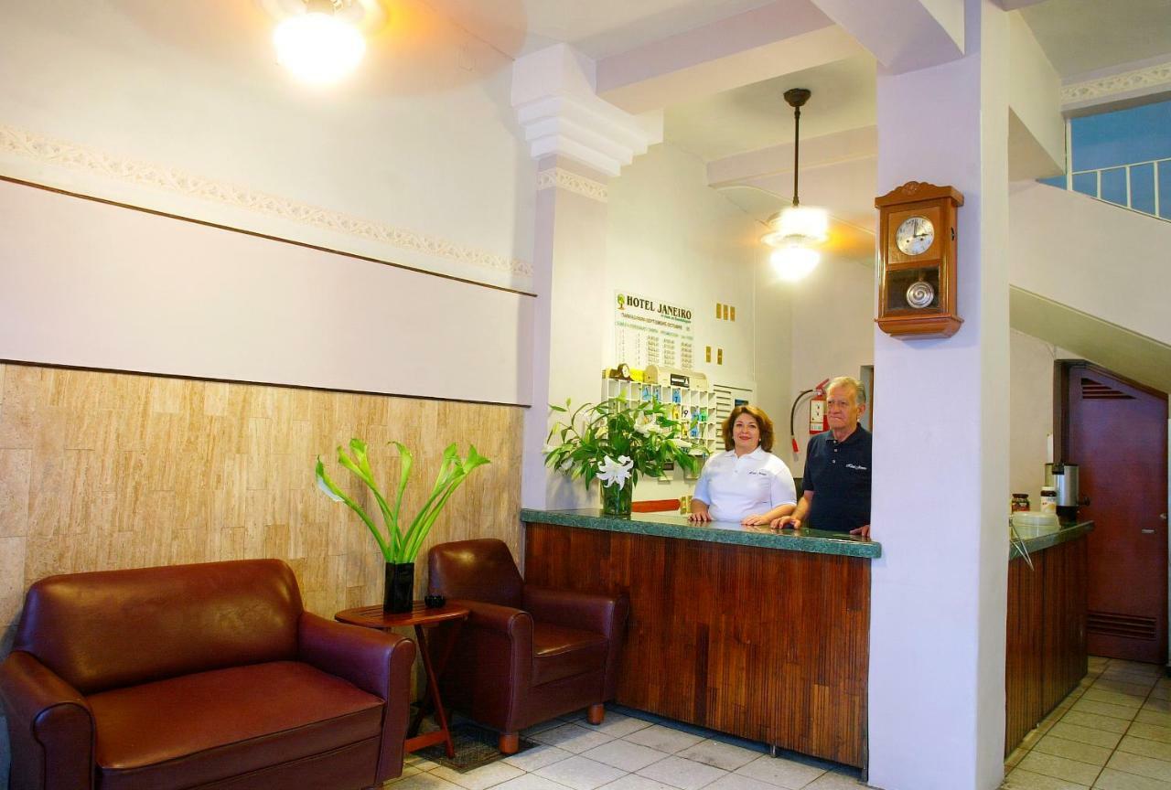 Hotel Janeiro Guadalajara Ngoại thất bức ảnh